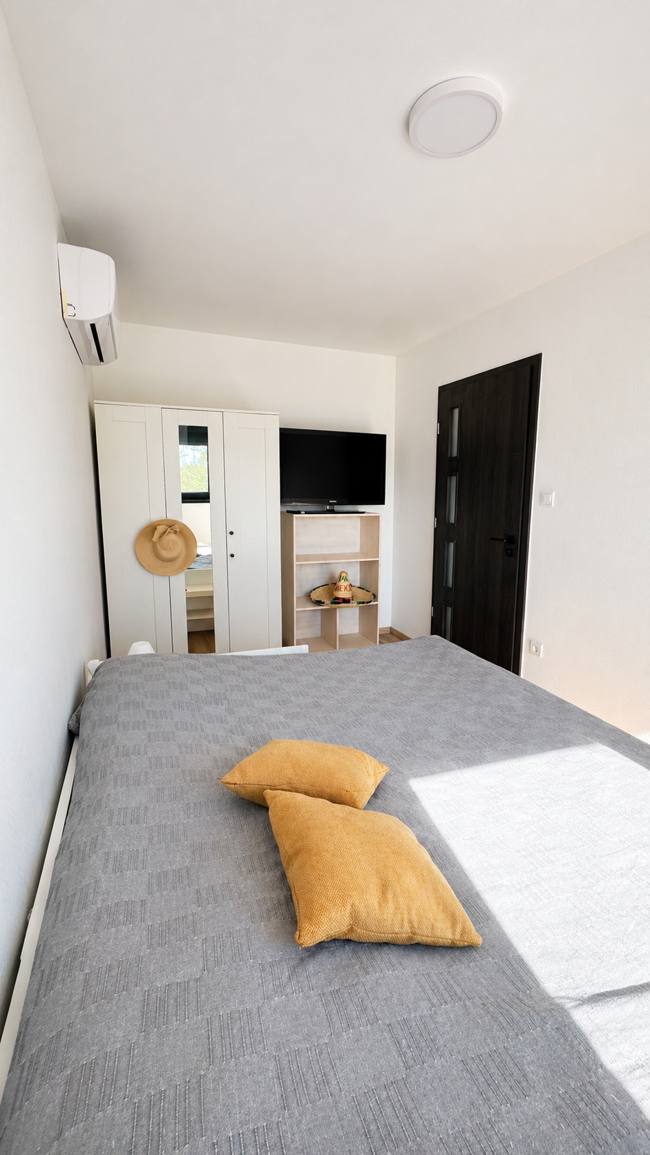 Bedroom detail